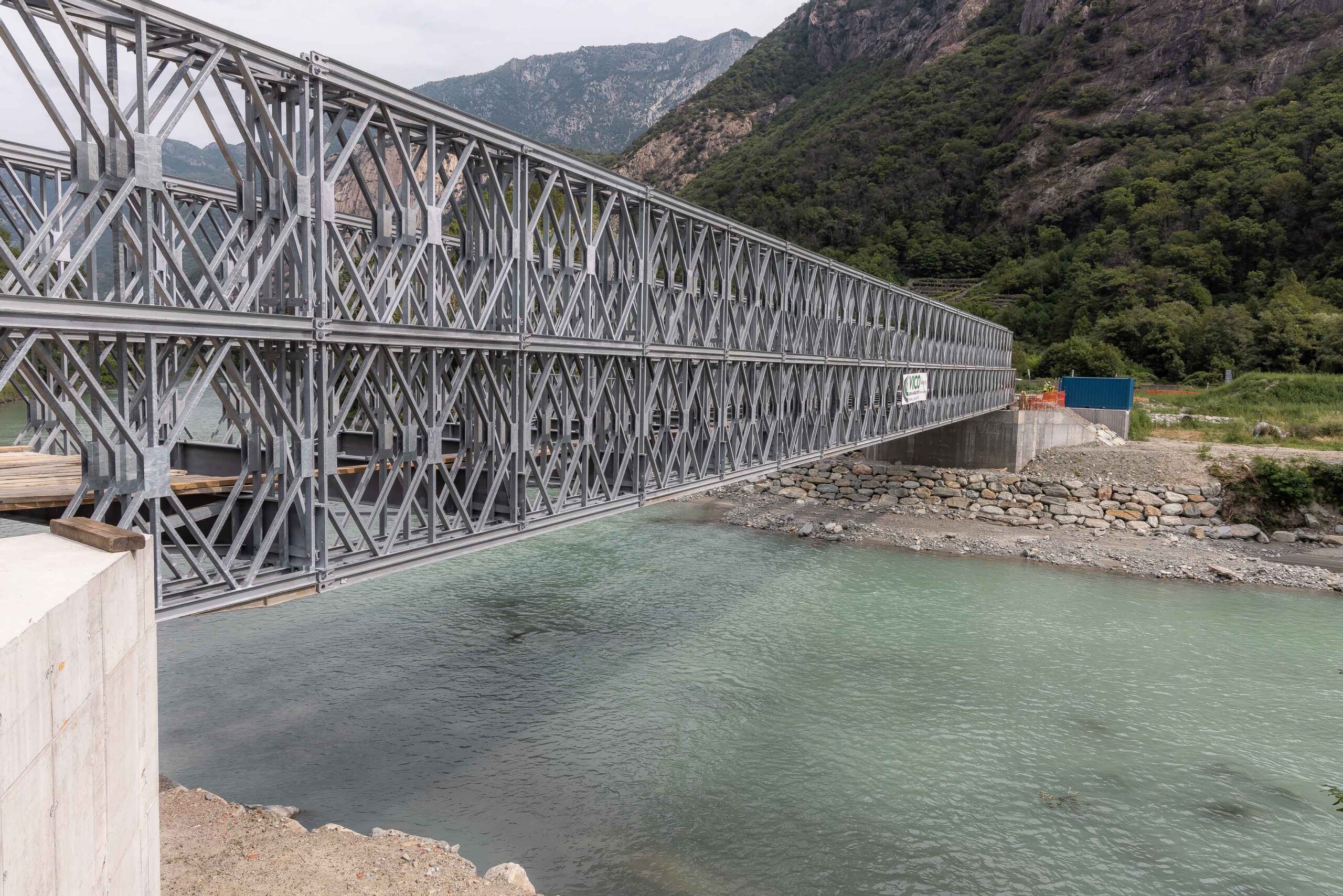 Ponte modulare prefabbricato in acciaio realizzato da SFC Impresa per viabilità provvisoria